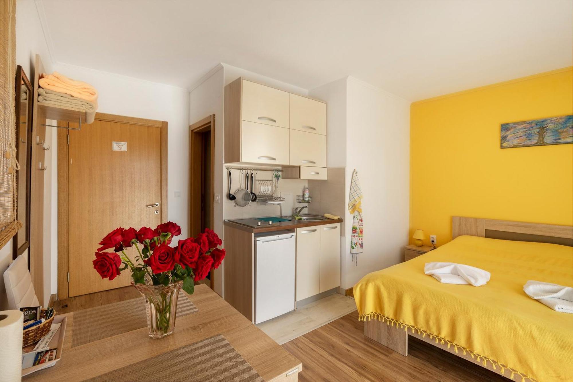 Apartments Viktoria Tivat Dış mekan fotoğraf