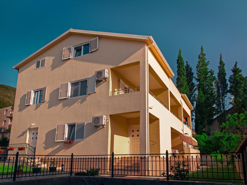 Apartments Viktoria Tivat Dış mekan fotoğraf